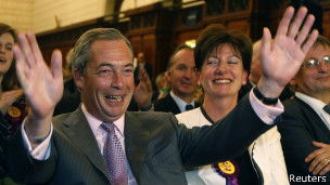 Ông Nigel Farage, lãnh đạo đảng UKIP, vui mừng vì chiến thắng
